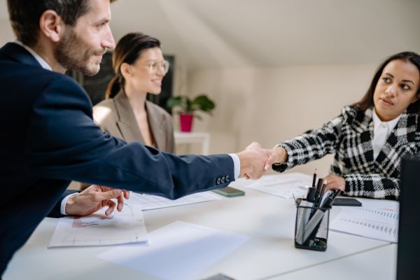 Outplacement : Comment un cabinet à Paris peut faciliter une nouvelle orientation professionnelle
