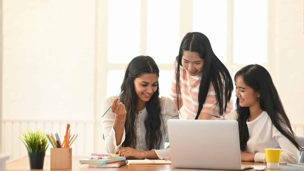 Pourquoi opter pour un BTS NDRC en Alternance ?